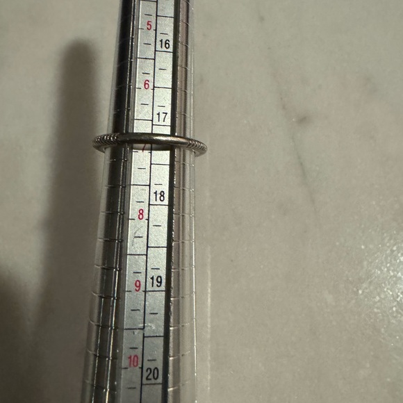 Judith Ripka Canary Crystal and SS size 7 ring - Picture 4 of 5